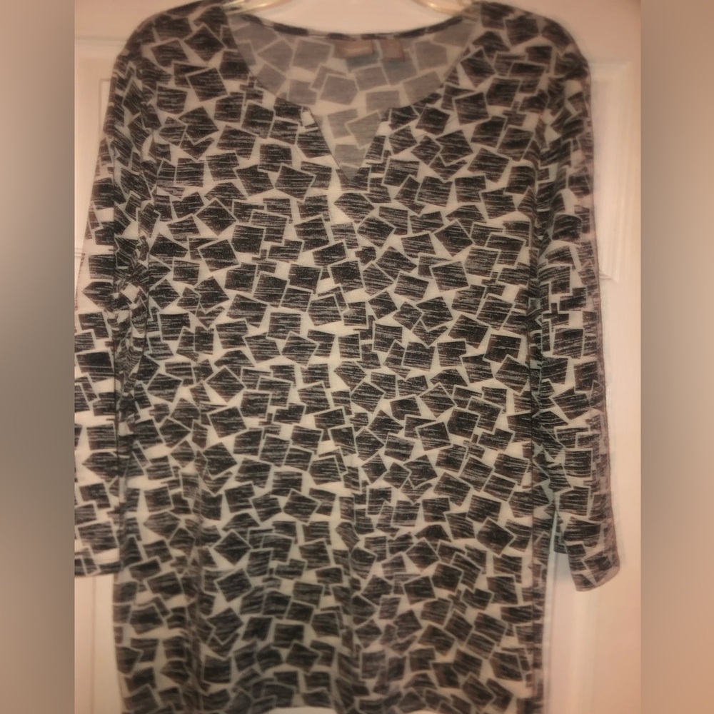 Chico's Monochrome Geometric Top L